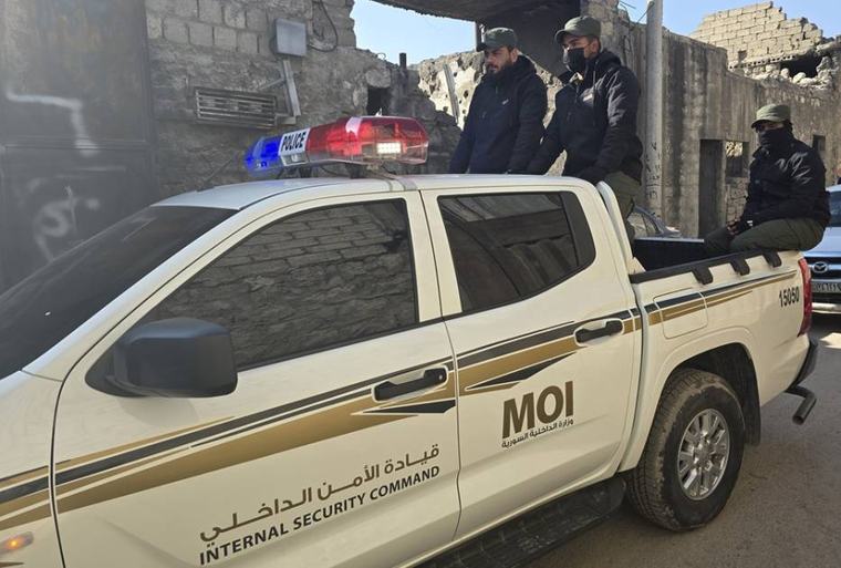 بين "داعش" ورفض الدمج في الجيش السوري... تمرد جديد للمقاتلين الأوزبك